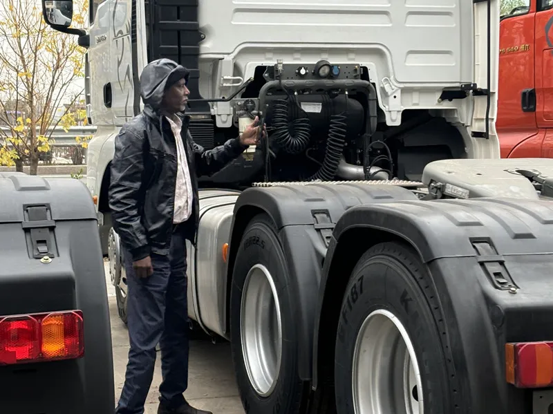 Kenyanske kunder køber Luyi Brand kølet semi-trailer