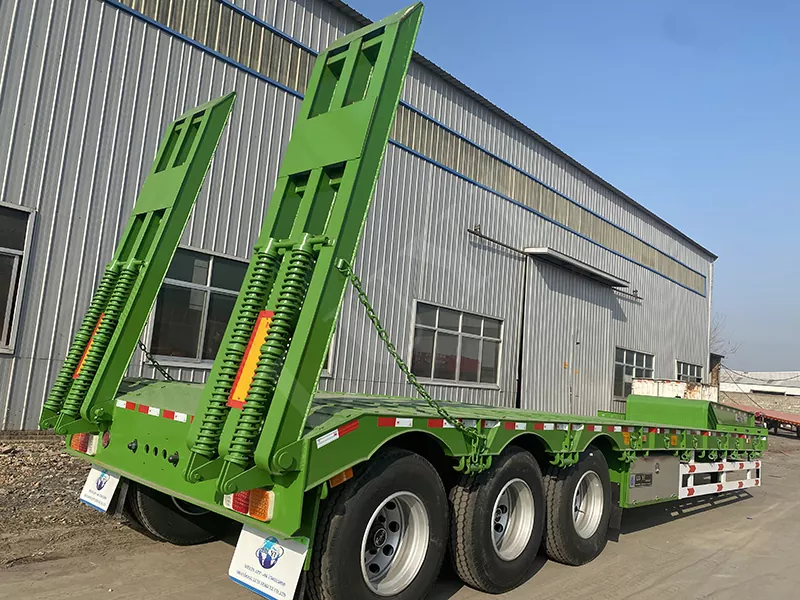 Tanzanian kundeskilte kontrakt med Luyi Automobile, tre-akslet flatbed semi-trailer vil tjene afrikansk logistiktransport