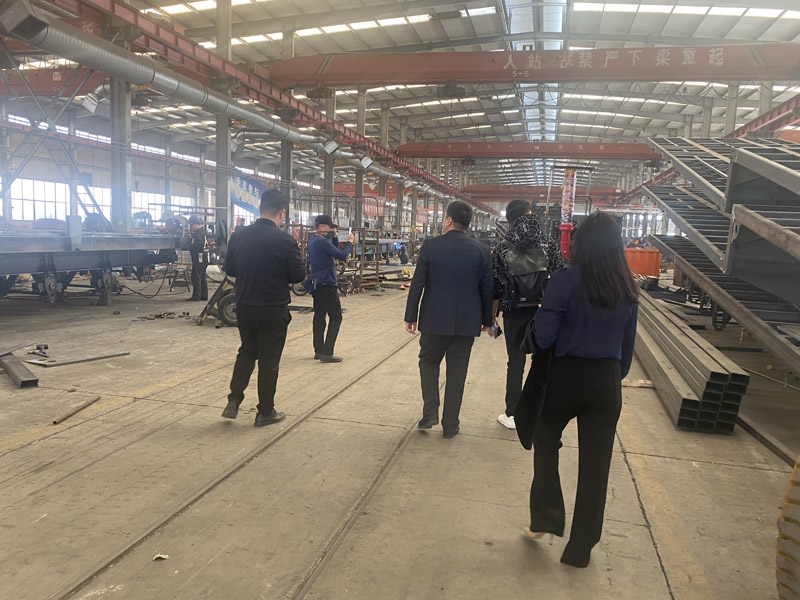 Kunder fra Tadsjikistan besøgte Luyi Factory. De var imponeret over produktets tilpasningsevne og søgte samarbejde.
