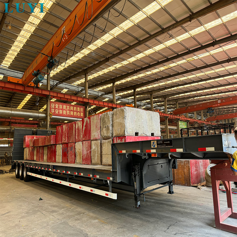 Saudiarabiske kunder udfører inspektion på stedet af Luyi Factory og afslutter købet af 3-akslede semitrailere