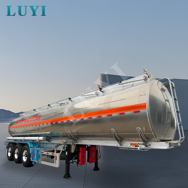 Luyi 3-akslet olietankvogn af aluminiumslegering sætter afsted, med effektiv transportkapacitet, der skynder sig for at hjælpe Turkmenistan
