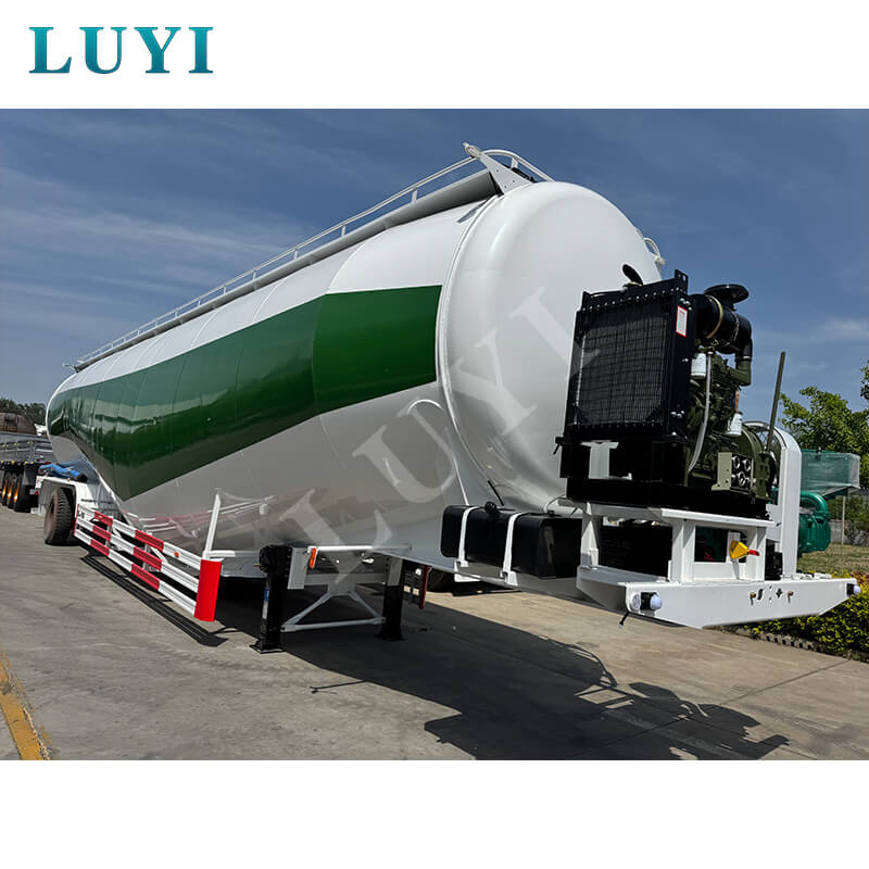 Luyi 3-akslet 85 kubikmeter pulvertanksættevogn afgår til Guinea og hjælper infrastrukturlogistiken i Vestafrika