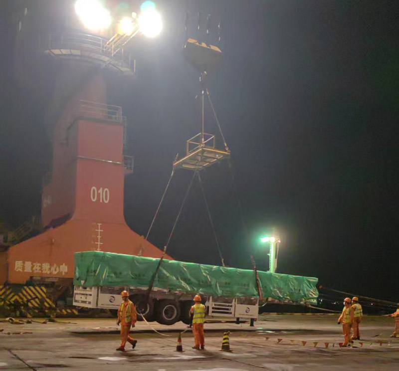 Et parti Luyi tre-akslede fladvogne satte afsted og blev med succes sendt til Oman-markedet