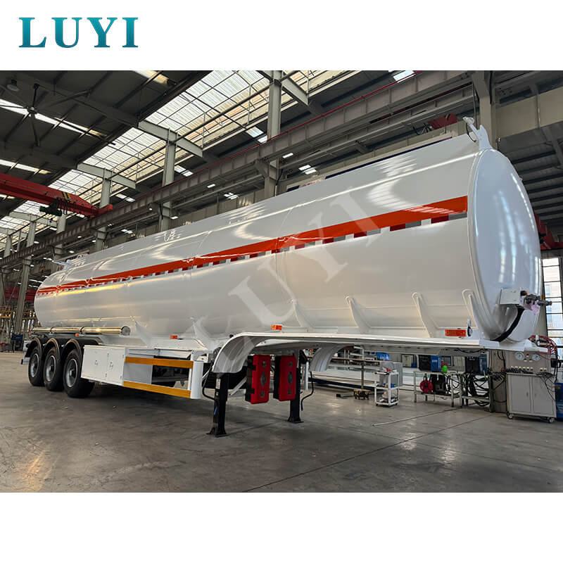 3-akslet 60-tons 45.000-liters carbonstål olietank sættevogn