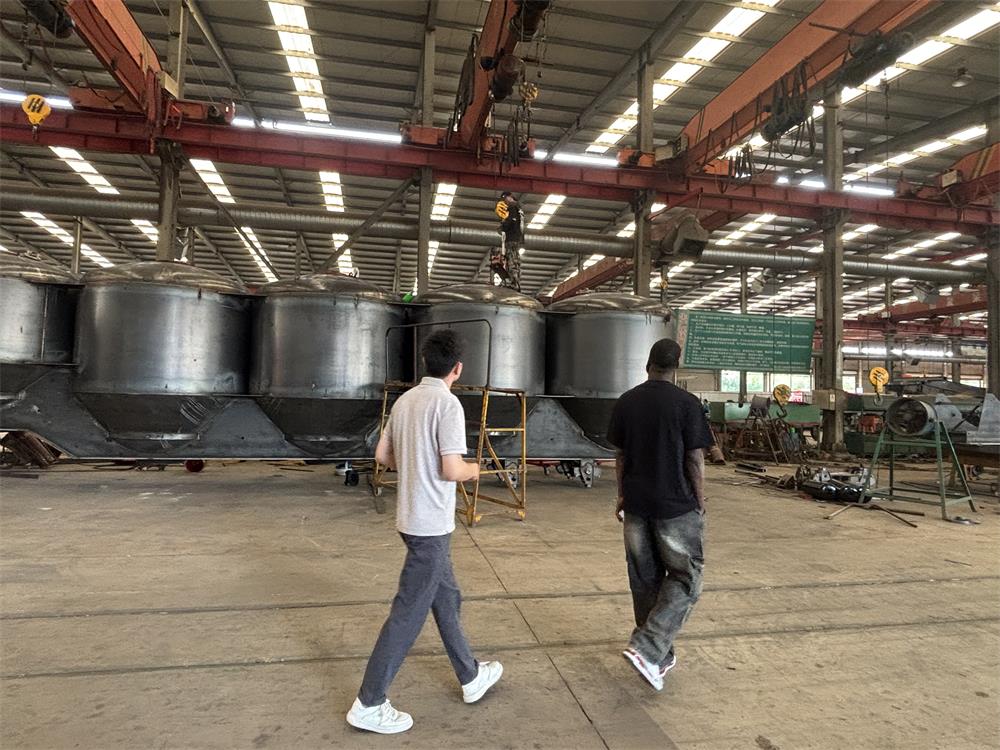 Hvordan en zimbabwisk logistikkunde valgte Luyi Autos tilpassede sidevægstrailere til grænseoverskridende landbrugs- og bulklasttransport