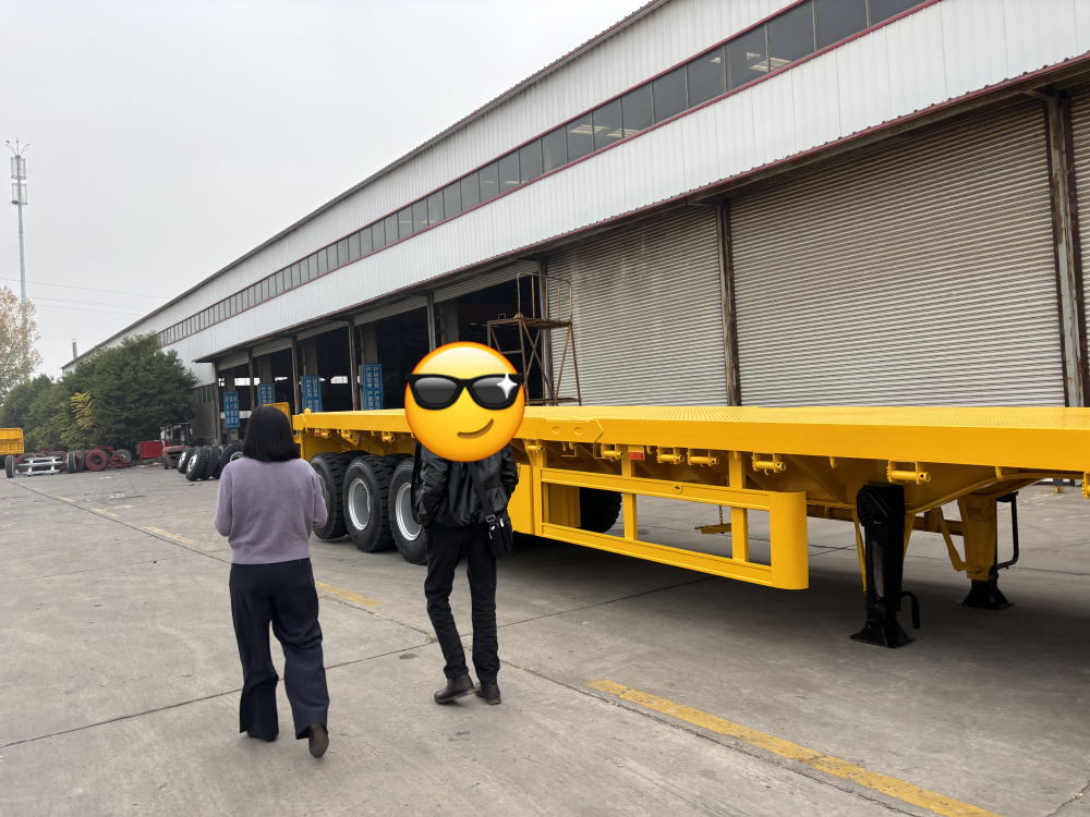 Hvordan LUYI AUTO hjalp en algerisk logistikvirksomhed med at forbedre transporteffektiviteten af tungt udstyr med 8 tilpassede treakslede Lowboy-trailere Hvordan LUYI AUTO hjalp en algerisk logistikvirksomhed med at forbedre transporteffektiviteten af tungt udstyr med 8 tilpassede treakslede Lowboy-trailere